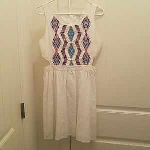 White cutout/top pattern dress